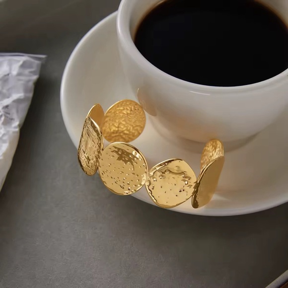 18K Gold Plated Waterproof Textured Open Bangle - Picture 3 of 7